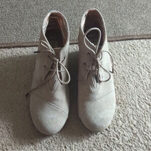 Tom’s Suede wedge booties